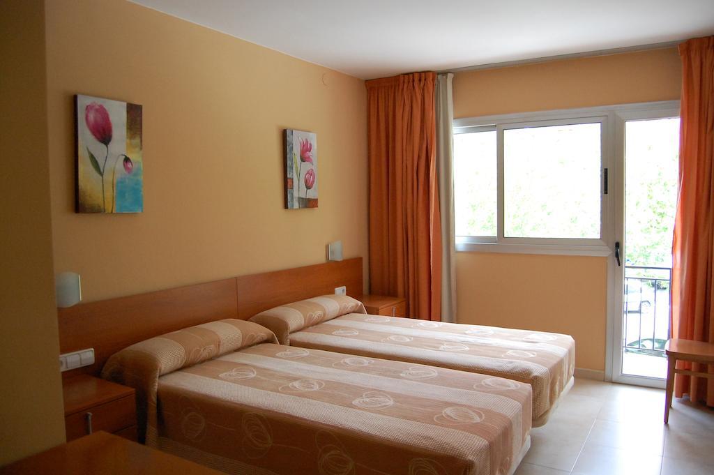 Hostal Cal Siles إل برات ذي يوبريغات المظهر الخارجي الصورة