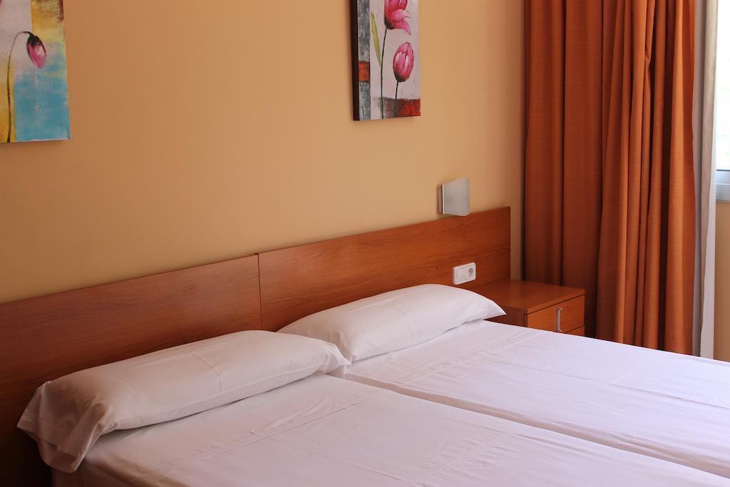 Hostal Cal Siles إل برات ذي يوبريغات الغرفة الصورة