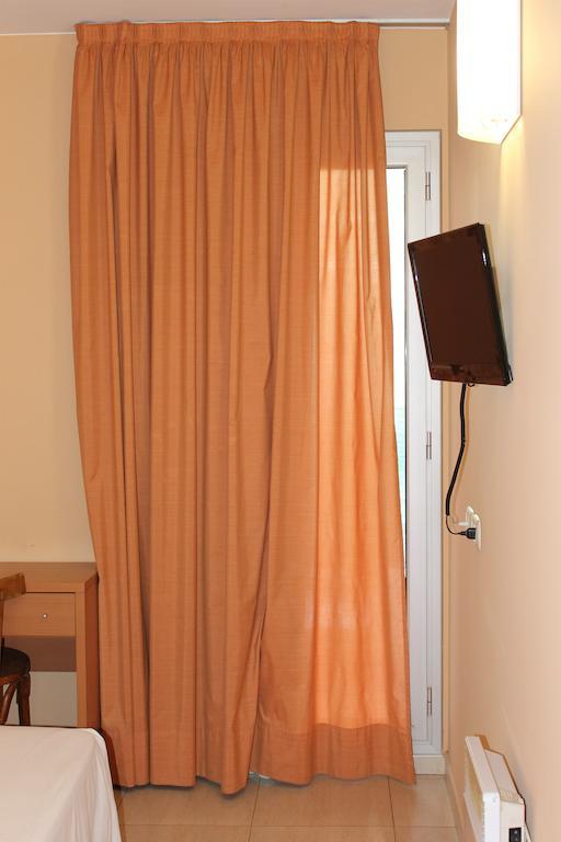 Hostal Cal Siles إل برات ذي يوبريغات الغرفة الصورة