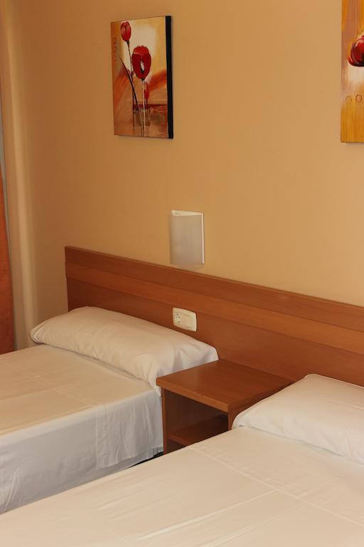 Hostal Cal Siles إل برات ذي يوبريغات الغرفة الصورة