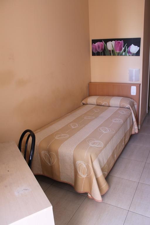 Hostal Cal Siles إل برات ذي يوبريغات المظهر الخارجي الصورة