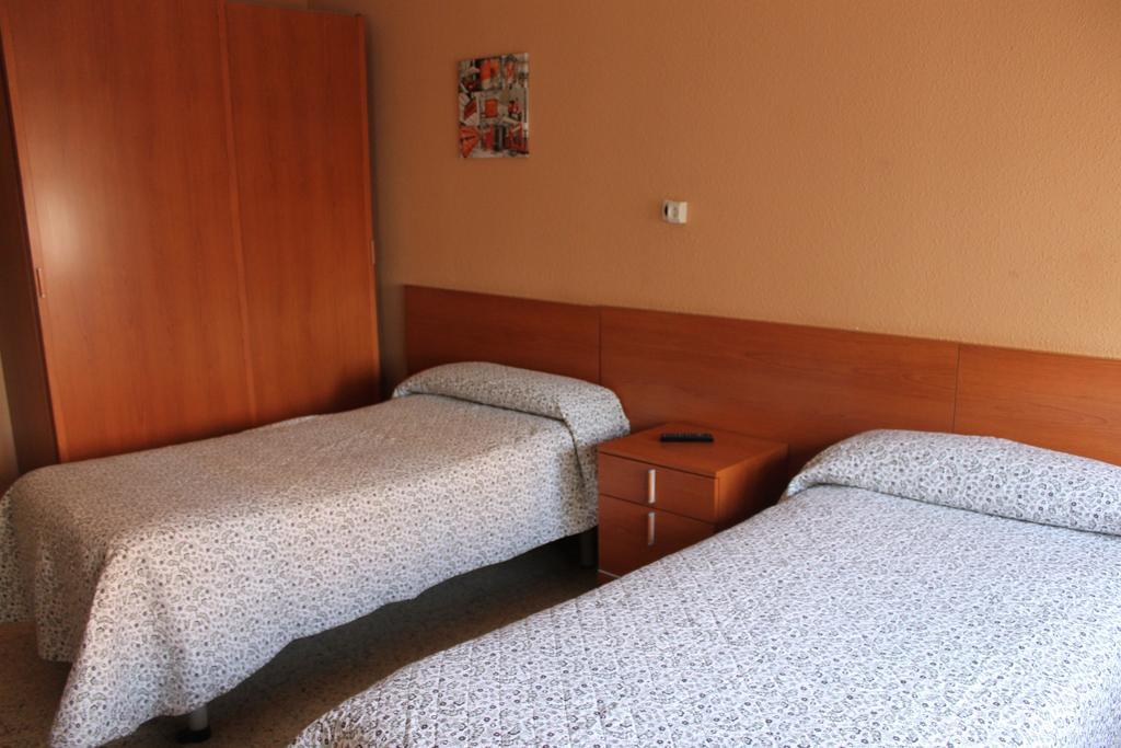 Hostal Cal Siles إل برات ذي يوبريغات المظهر الخارجي الصورة