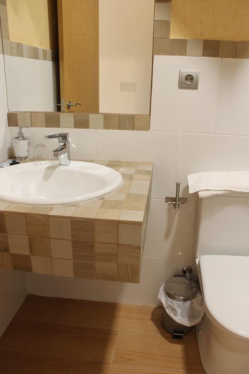 Hostal Cal Siles إل برات ذي يوبريغات المظهر الخارجي الصورة