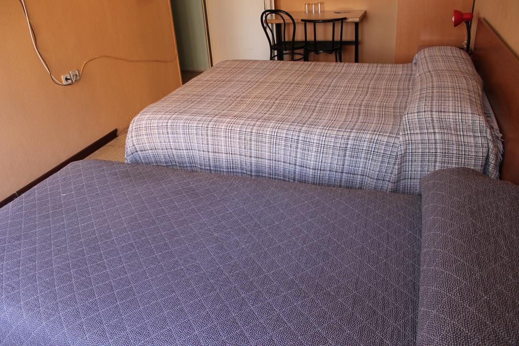 Hostal Cal Siles إل برات ذي يوبريغات الغرفة الصورة