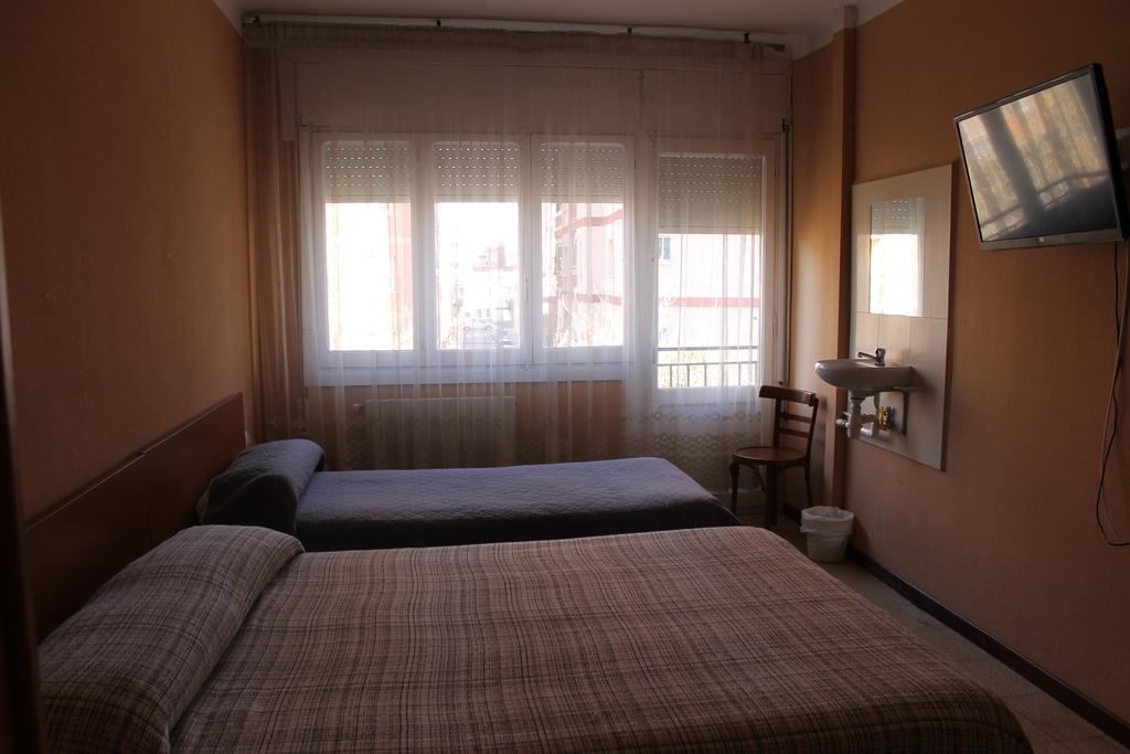 Hostal Cal Siles إل برات ذي يوبريغات المظهر الخارجي الصورة