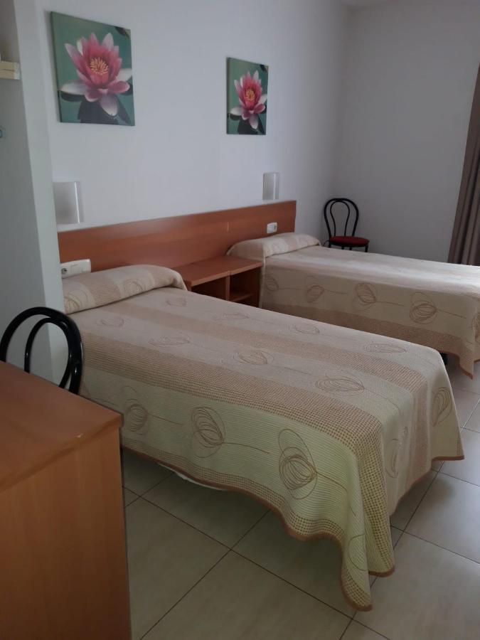 Hostal Cal Siles إل برات ذي يوبريغات المظهر الخارجي الصورة