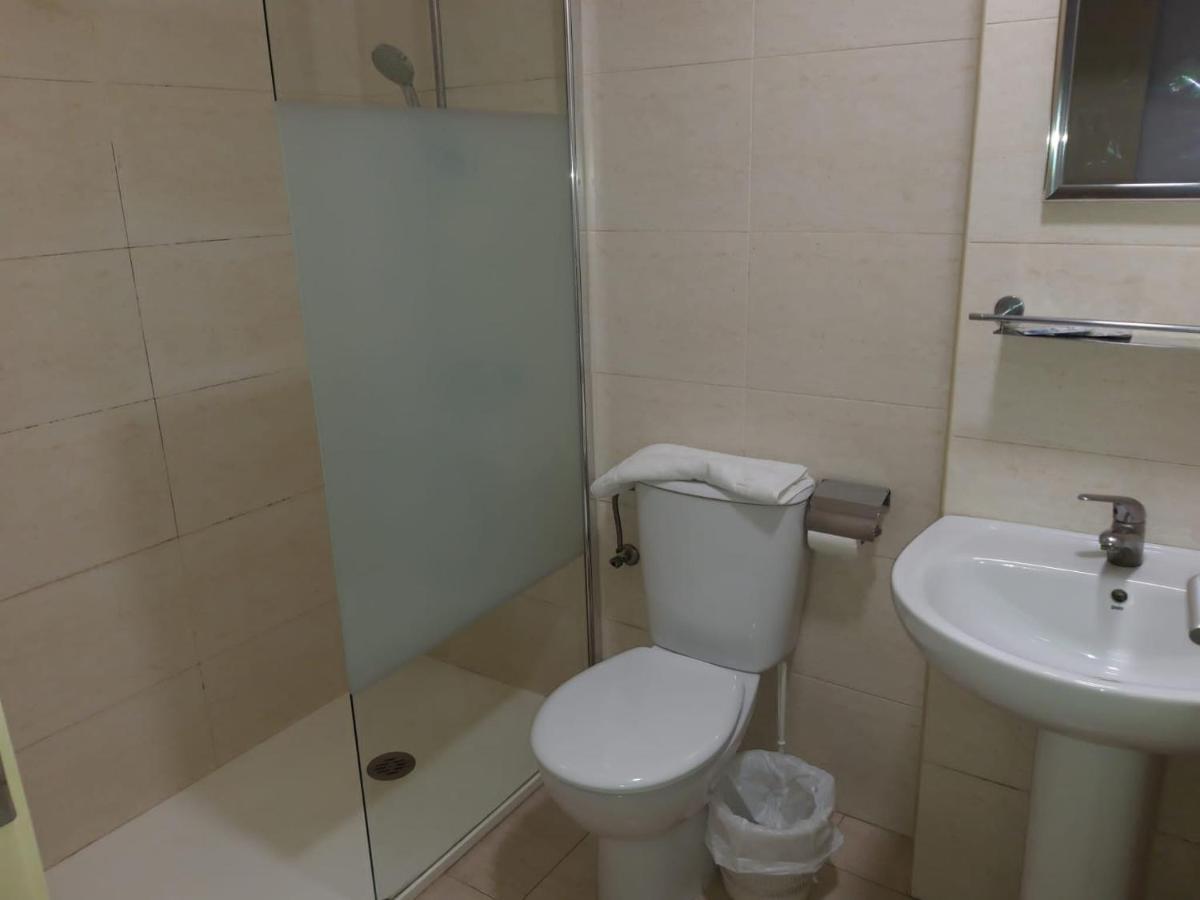 Hostal Cal Siles إل برات ذي يوبريغات المظهر الخارجي الصورة